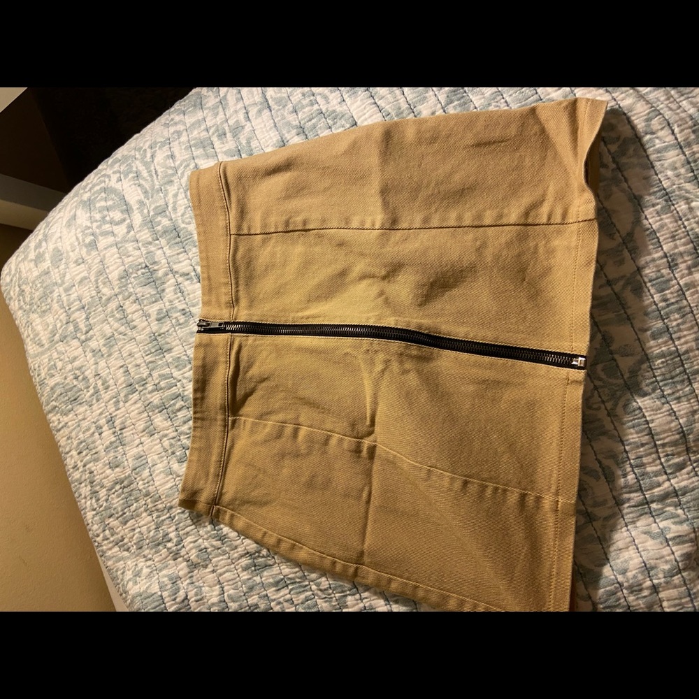 Cute tan mini skirt! Size medium!